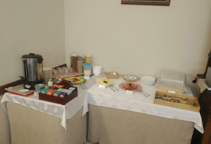 住宿加早餐  Pollushof Panzió és étterem