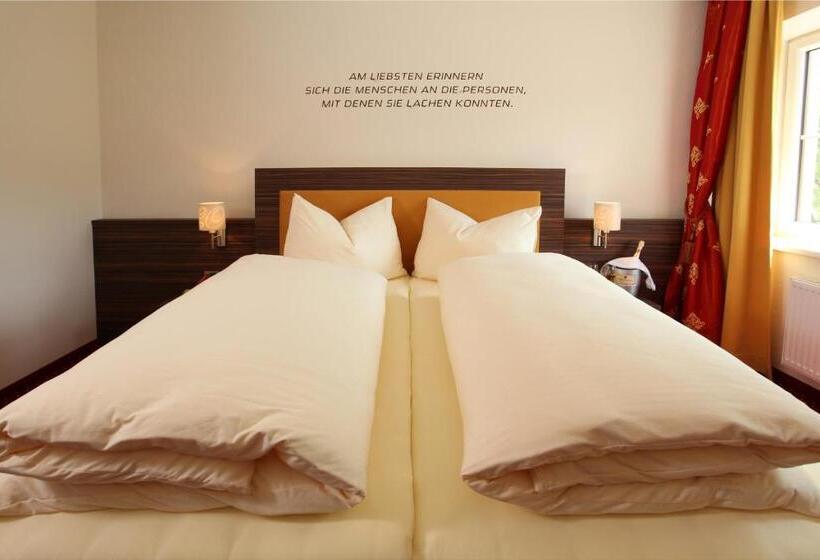 بنسيون Gasthof   Restaurant Hubertushof