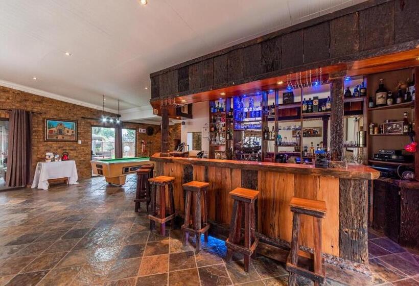 ペンション Oppiplot Guest House & Venue