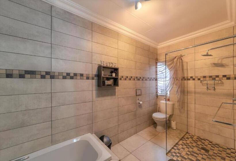 ペンション Oppiplot Guest House & Venue