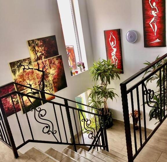 Pensiunea Casa Albă