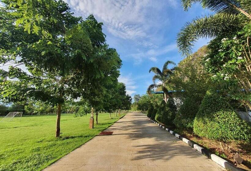 Phuphayot Resort
