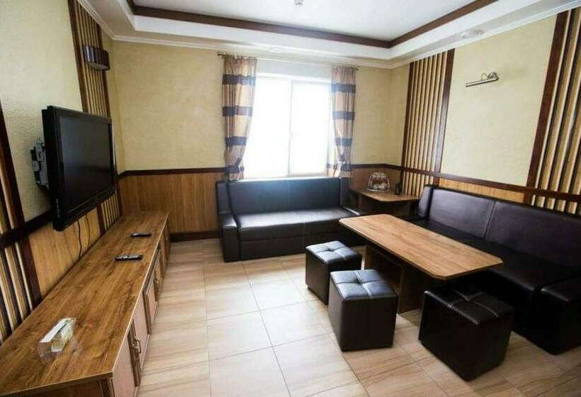 הוסטל Tartak Resort