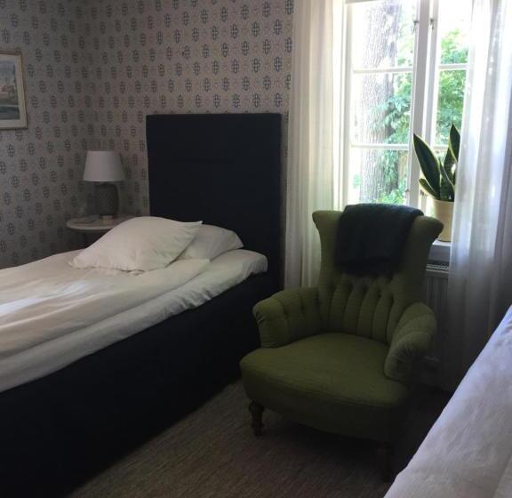 Bjälbo Gästhus B&b