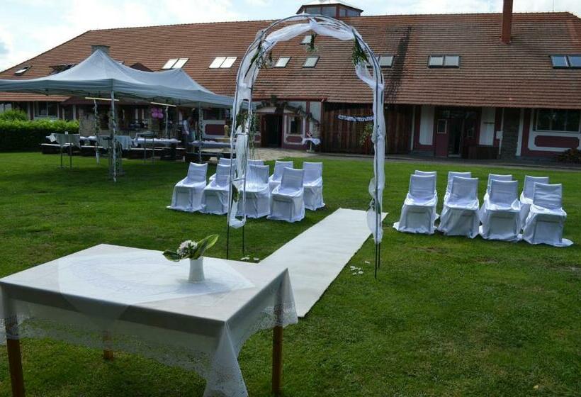 בית מלון כפרי Famozclub