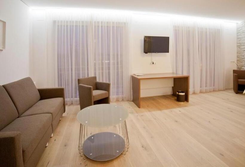 ホテル Wallern Garni