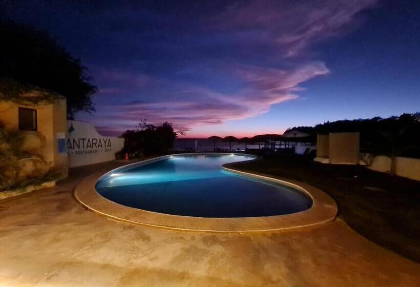 Manta Raya Hotel   Right On The Beach