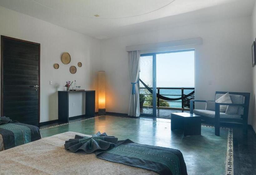 Manta Raya Hotel   Right On The Beach