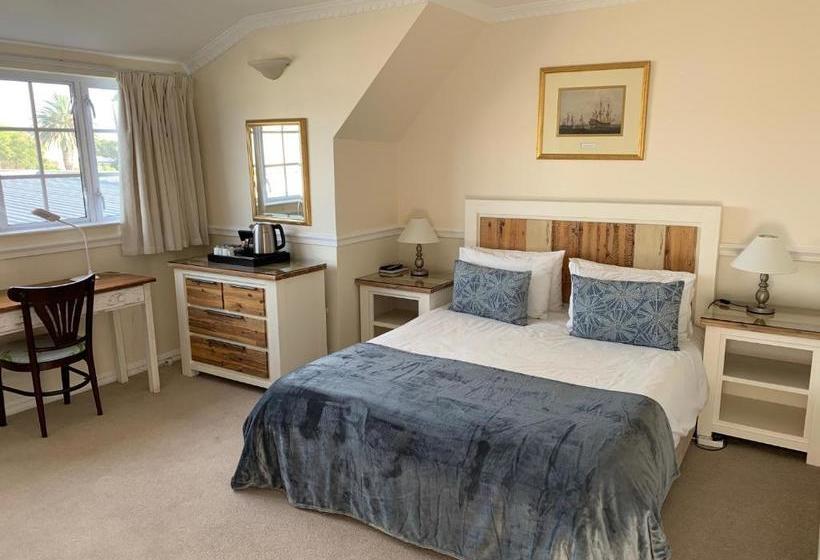 פנסיון Birkenhead Manor