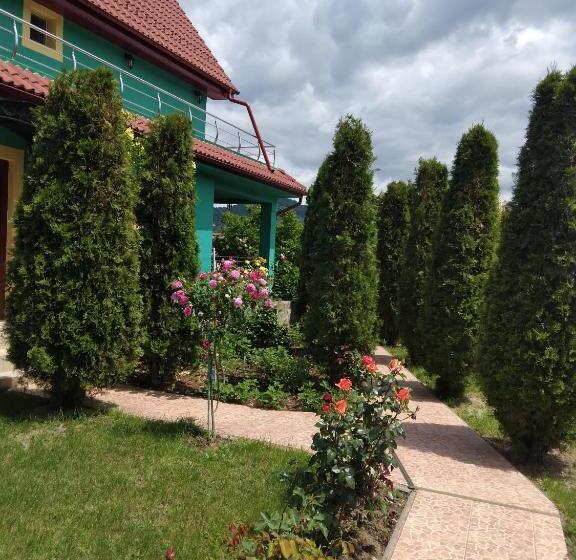 پانسیون Casa Lucian