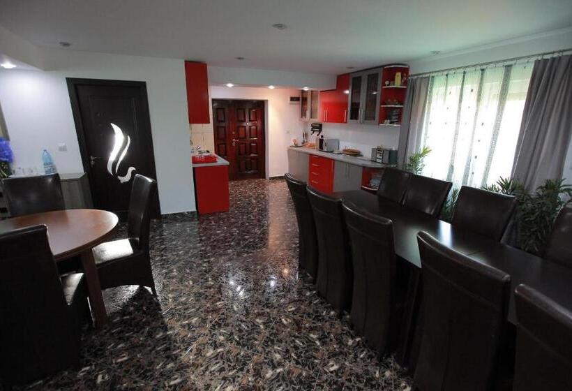 پانسیون Casa Lucian