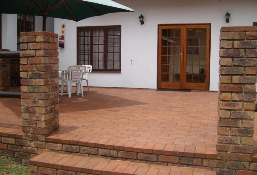 פנסיון Oaktree Lodge Guest House
