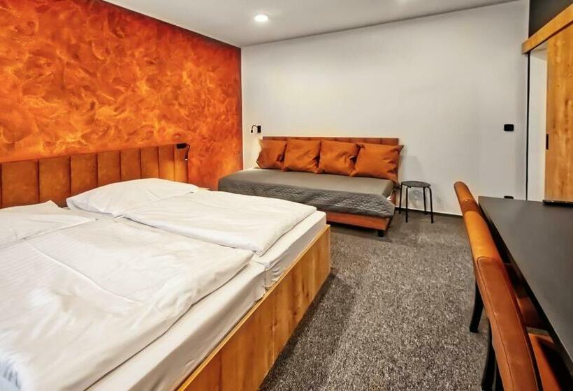 פנסיון Restaurace A Penzion Praha