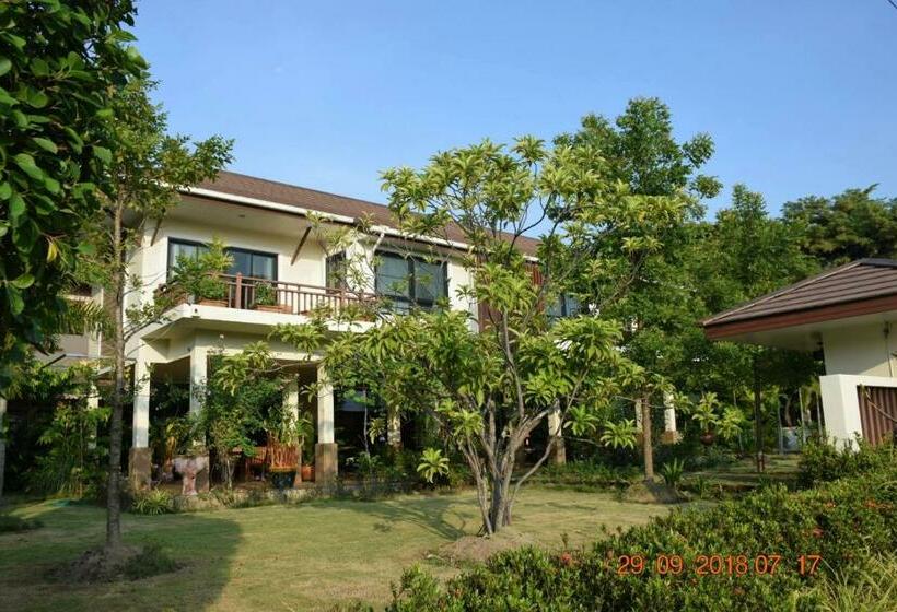 بنسيون Rimtalay Angsila Guesthouse