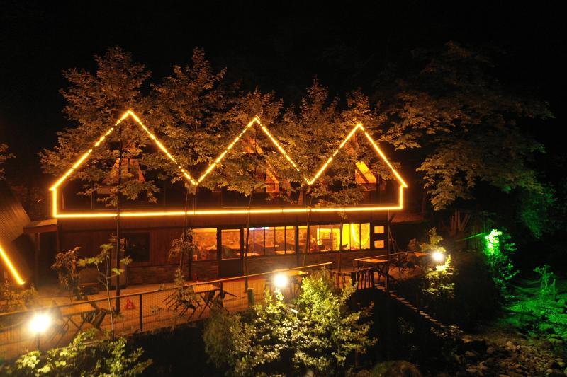 住宿加早餐  Tanura Bungalows