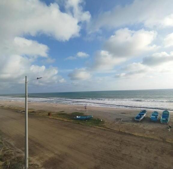مبيت وإفطار The Lookout Beach