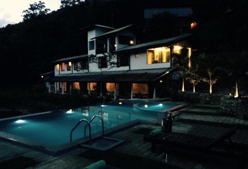 בית מלון כפרי Explore Sinharaja Rain Forest Tour Camp