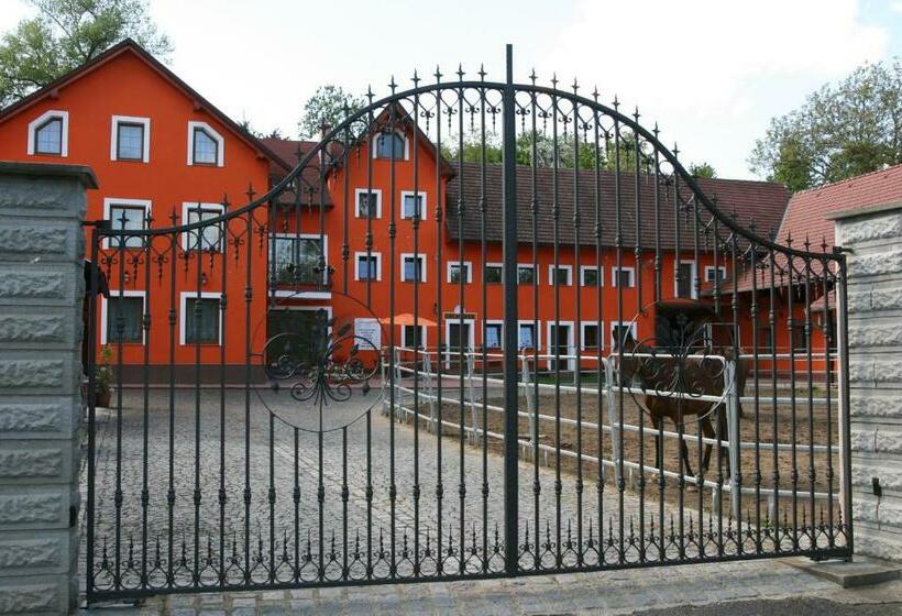 Отель Podřipská Farma