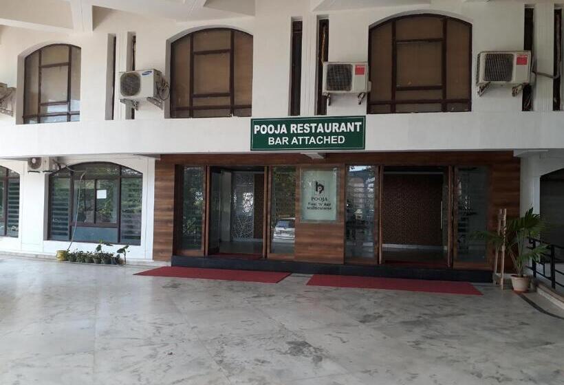 ホテル Pooja International