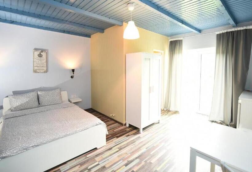 بنسيون La Mosie