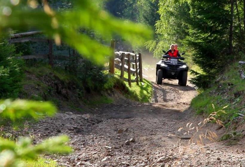 ユースホステル Berloga Sinevir