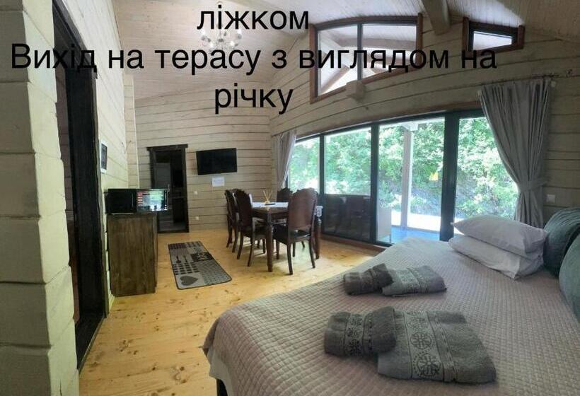 ユースホステル Berloga Sinevir