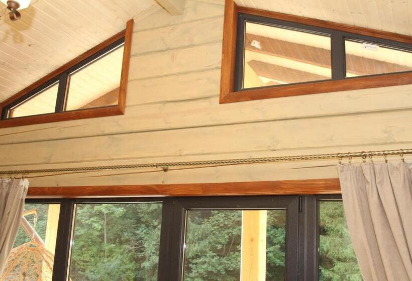 ユースホステル Berloga Sinevir