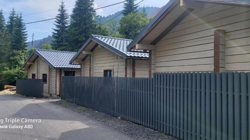 ユースホステル Berloga Sinevir