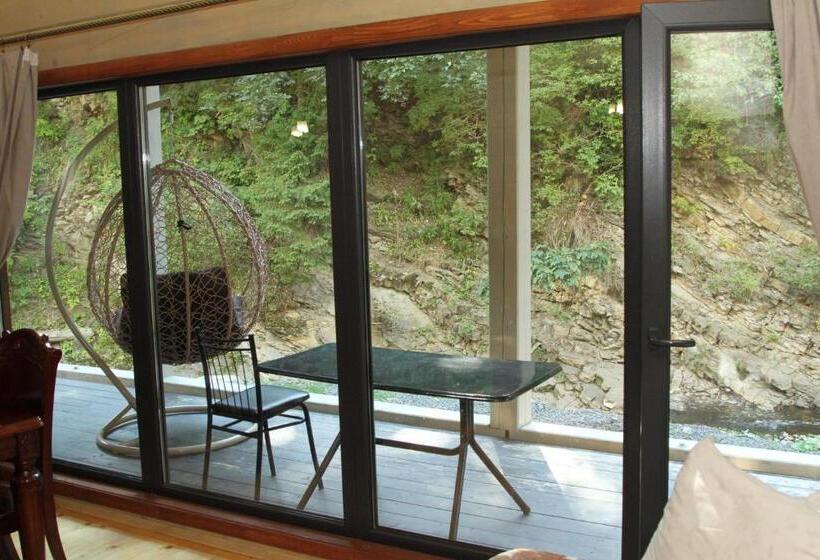 ユースホステル Berloga Sinevir