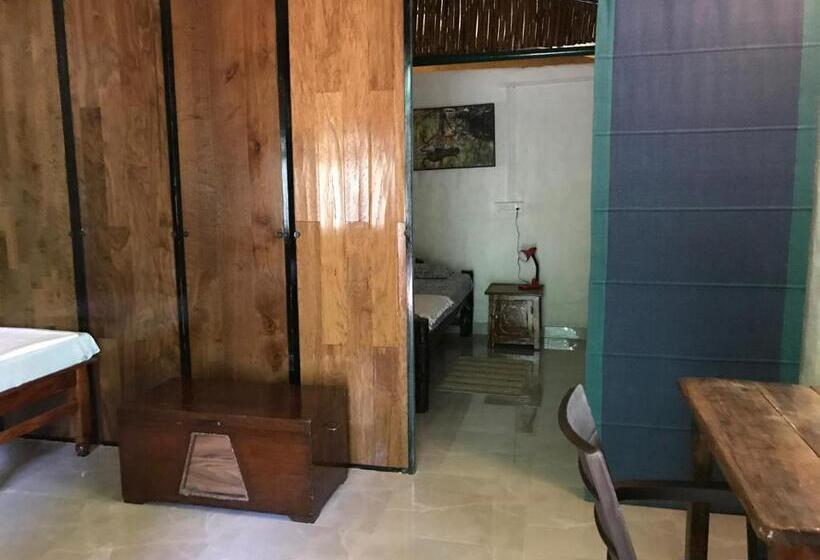 호텔 Kamp Kamouflage Kanha