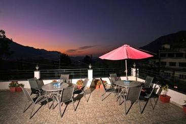 هتل Mayur  Bar And Restaurant