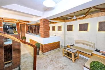 هتل Mayur  Bar And Restaurant