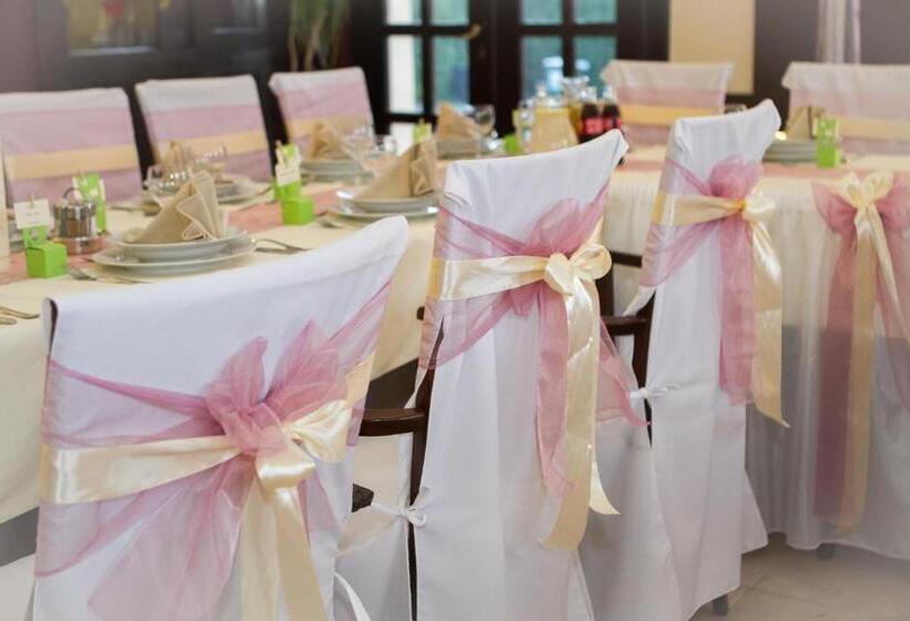 فندق Patyi étterem és