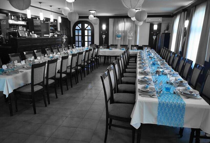 فندق Patyi étterem és