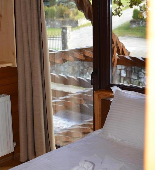 酒店 Taverna Ceahlau