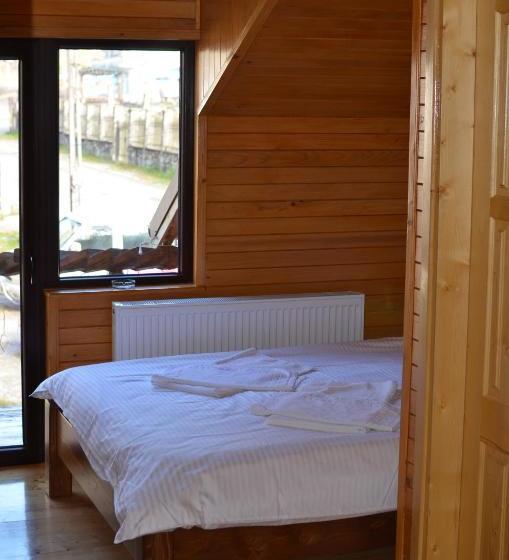 酒店 Taverna Ceahlau