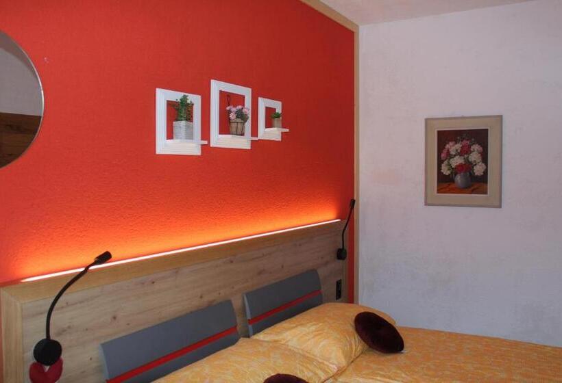 בית מלון כפרי Urirotstock