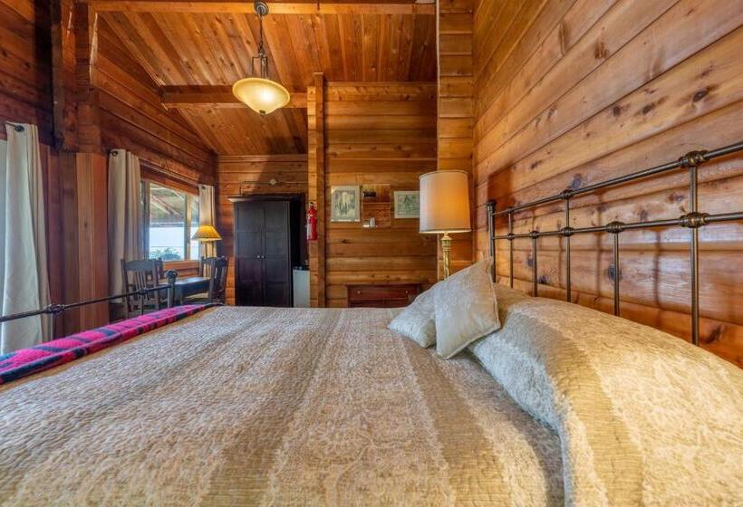 צימר Alert Bay Lodge