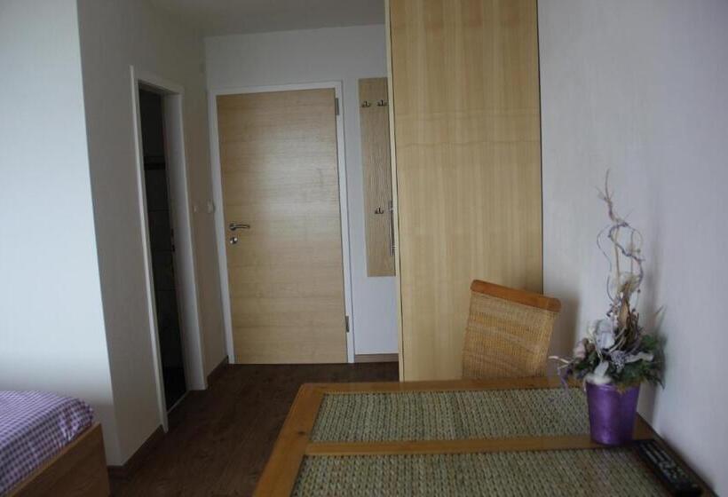 Bed and Breakfast Ferienwohnungen Schöbringer