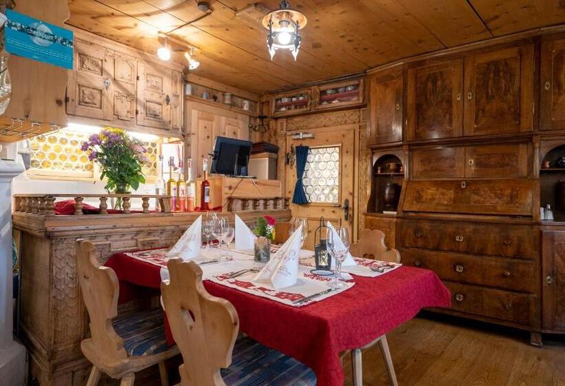 ホテル Crusch Alba Sta Maria