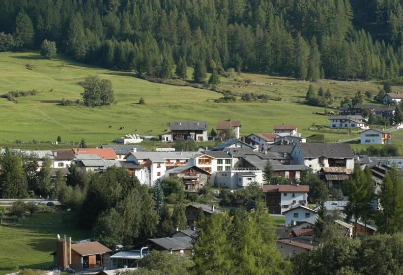 ホテル Crusch Alba Sta Maria