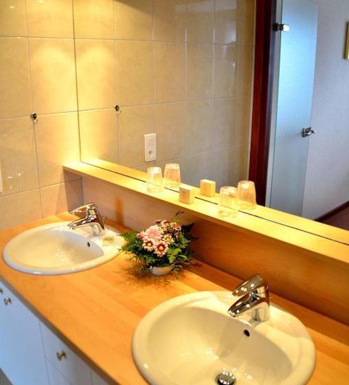 בית מלון כפרי Hôtel Restaurant Roess