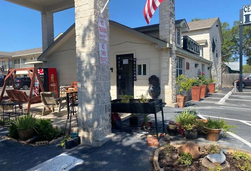 모텔 Cedar Creek Inn