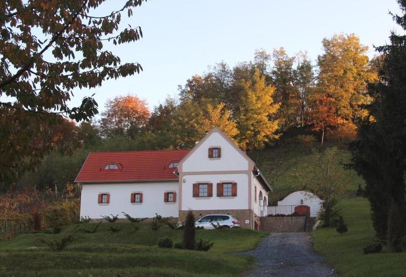 פנסיון Red Lion Vendégház