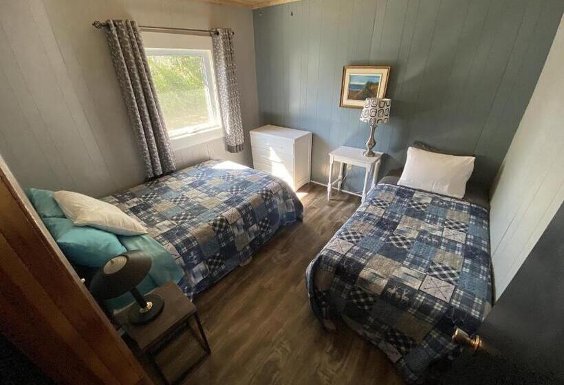 The Pines Motel And Cottages