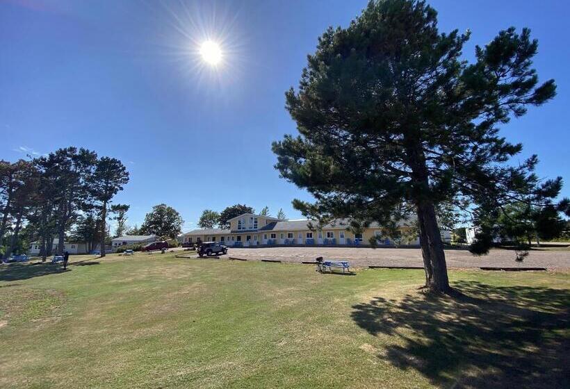 The Pines Motel And Cottages