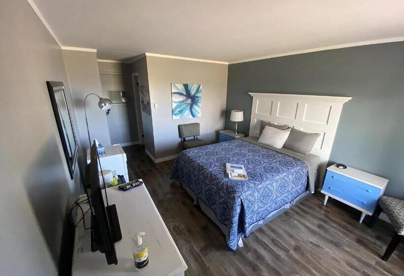 The Pines Motel And Cottages