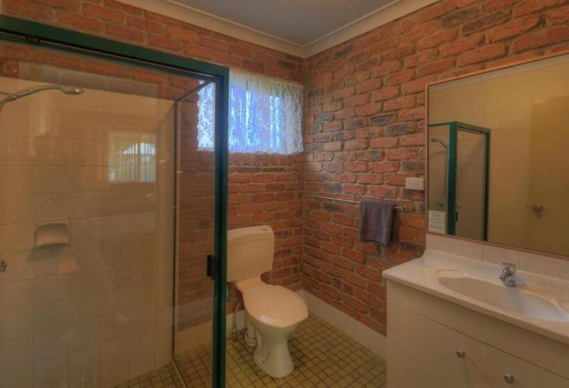 Wondai Colonial Motel & Ivory S Restaurant