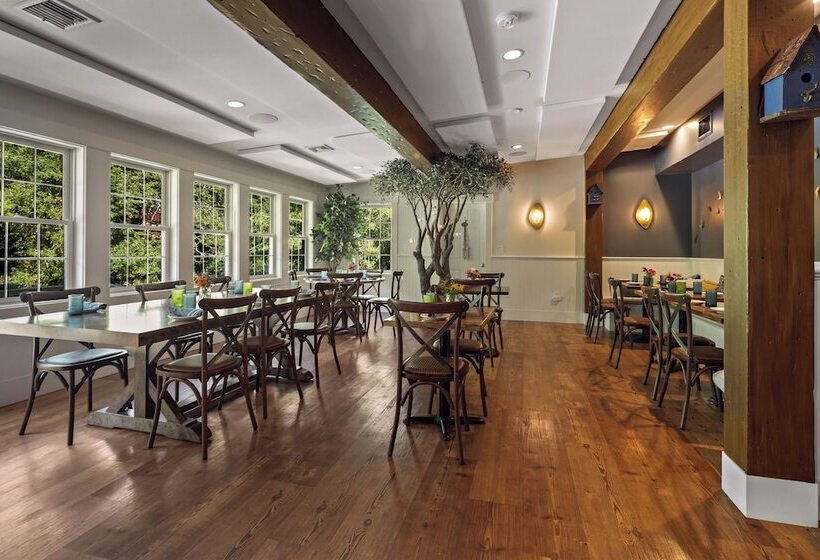 호스텔 Lambert S Cove Inn & Resort