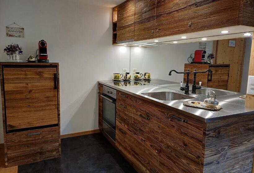 مبيت وإفطار Chesa Staila